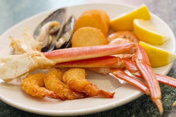 Are Crabmeat &  Shrimp High in Cholesterol?